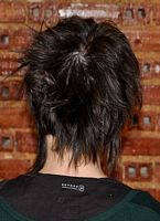 cieniowane fryzury krótkie - uczesanie damskie z włosów krótkich cieniowanych zdjęcie numer 42B